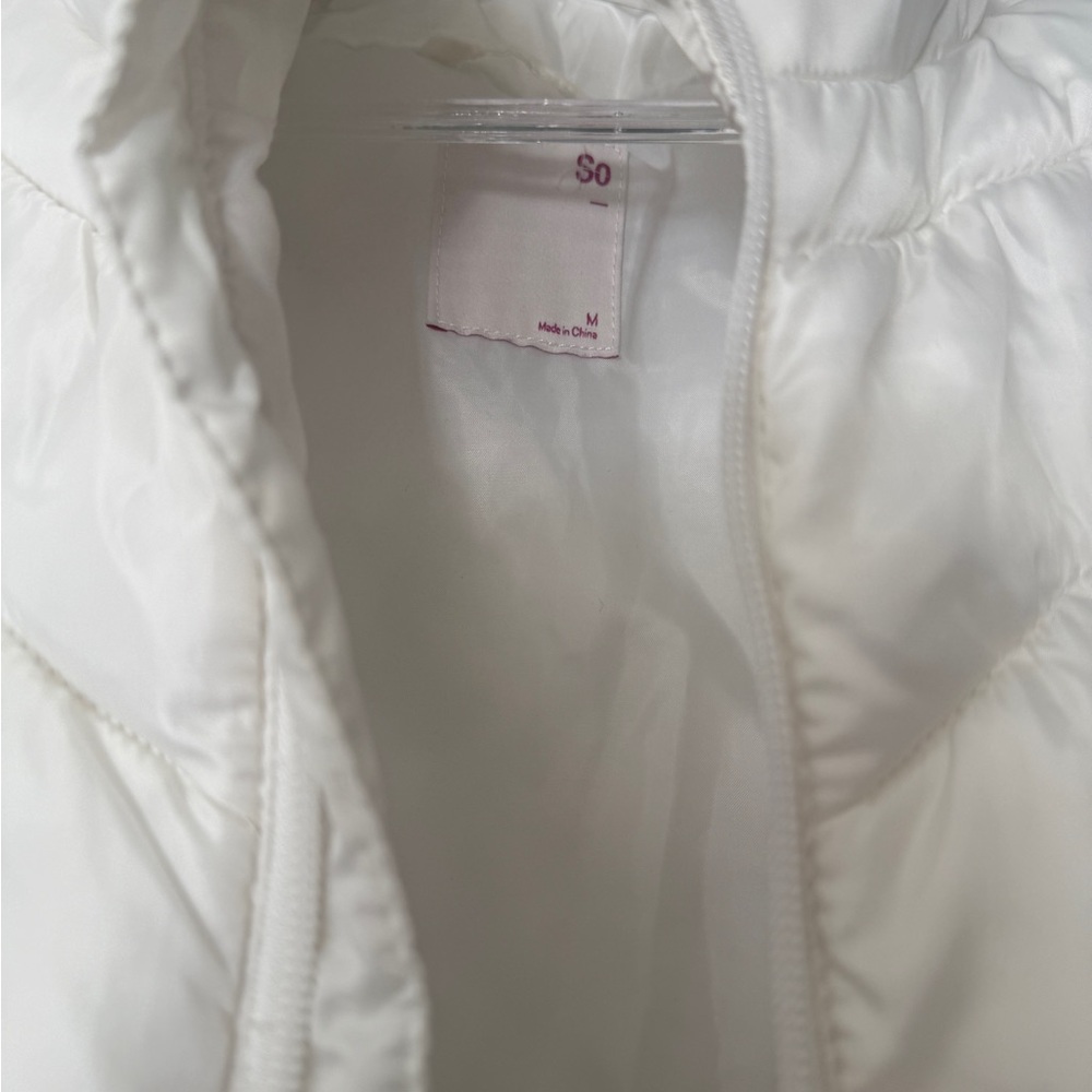 SO White Quilted Puffer Vest - Medium - Picture 10 of 13